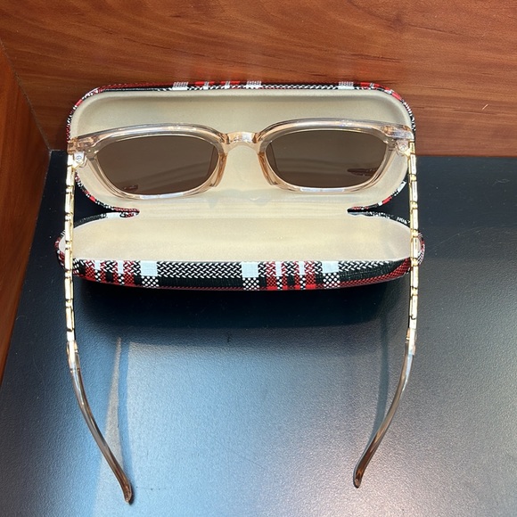 Women Fashion Sunglasses - Picture 3 of 3